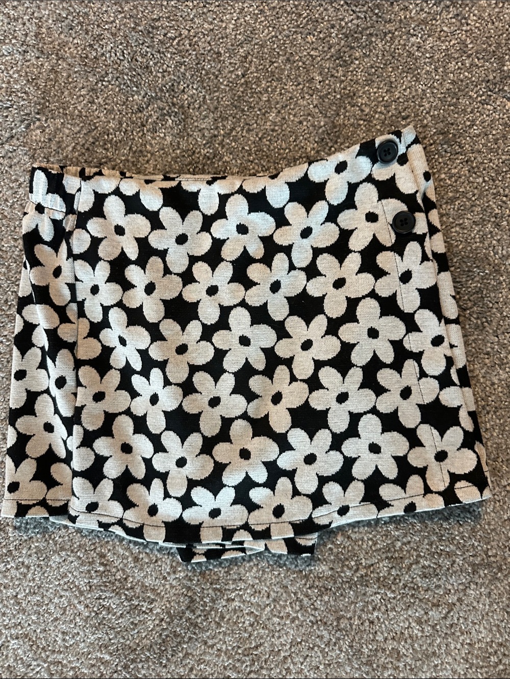 Old Navy Black and White Daisy Knit Mini Skort